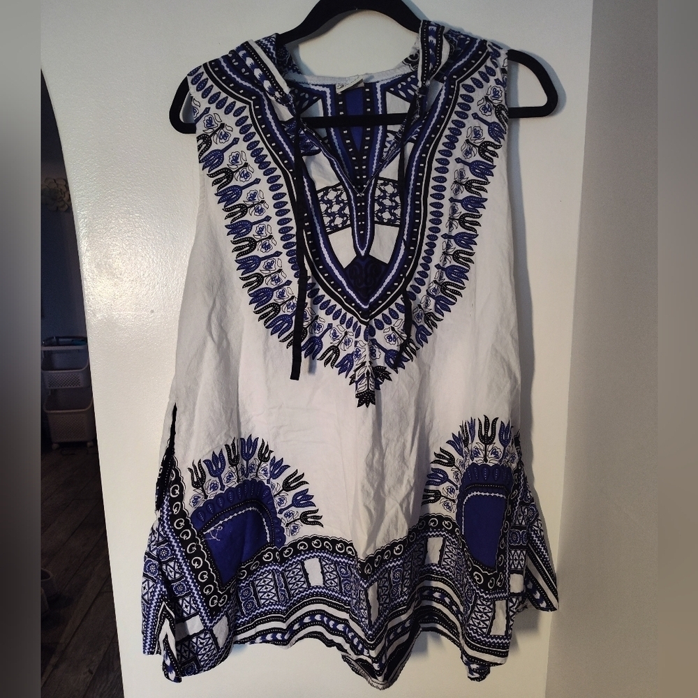 Blue and White Women's Top Size Large #161